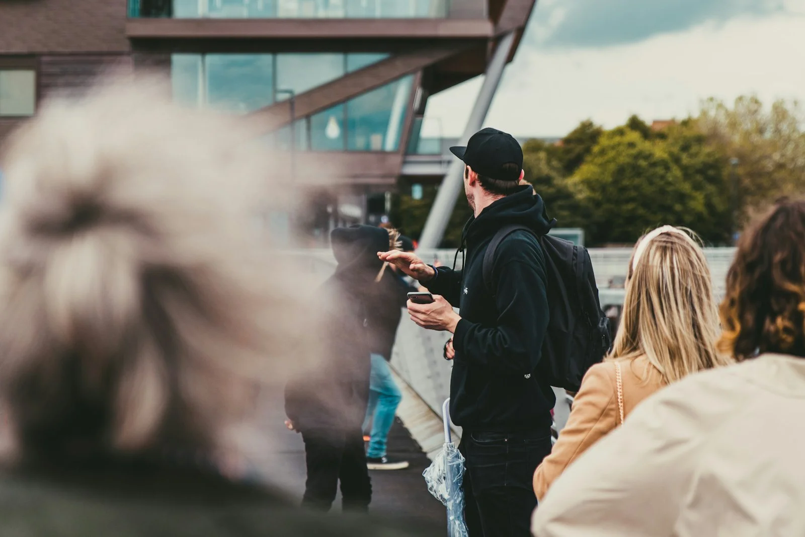 Mobile Hairdresser vs Salon UK: Full 2026 Guide, Prices & Pros
